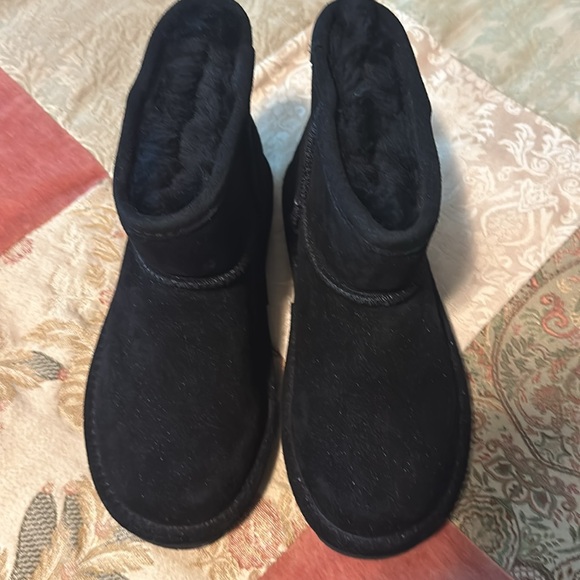 NWOT Bearpaw boots - Picture 4 of 6